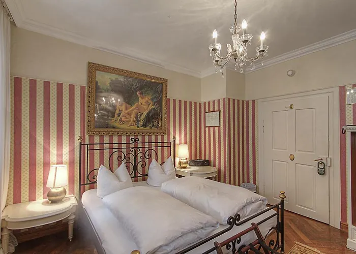 Orphee - Kleines Haus Hotel Řezno