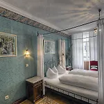 Orphee - Kleines Haus 3*